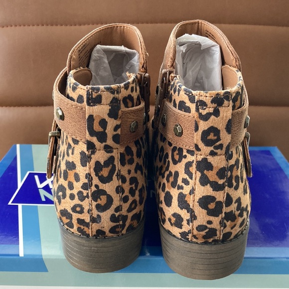 NWB Ankle Boots- Size 6 - Picture 10 of 12